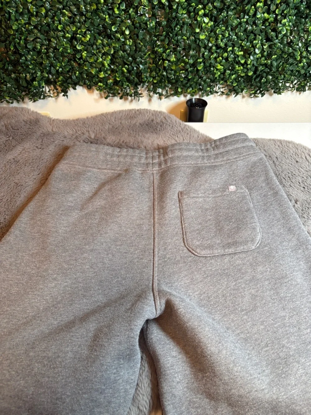 FIGS Men's Grey Athletic Sweatpants Size Small - Picture 3 of 6